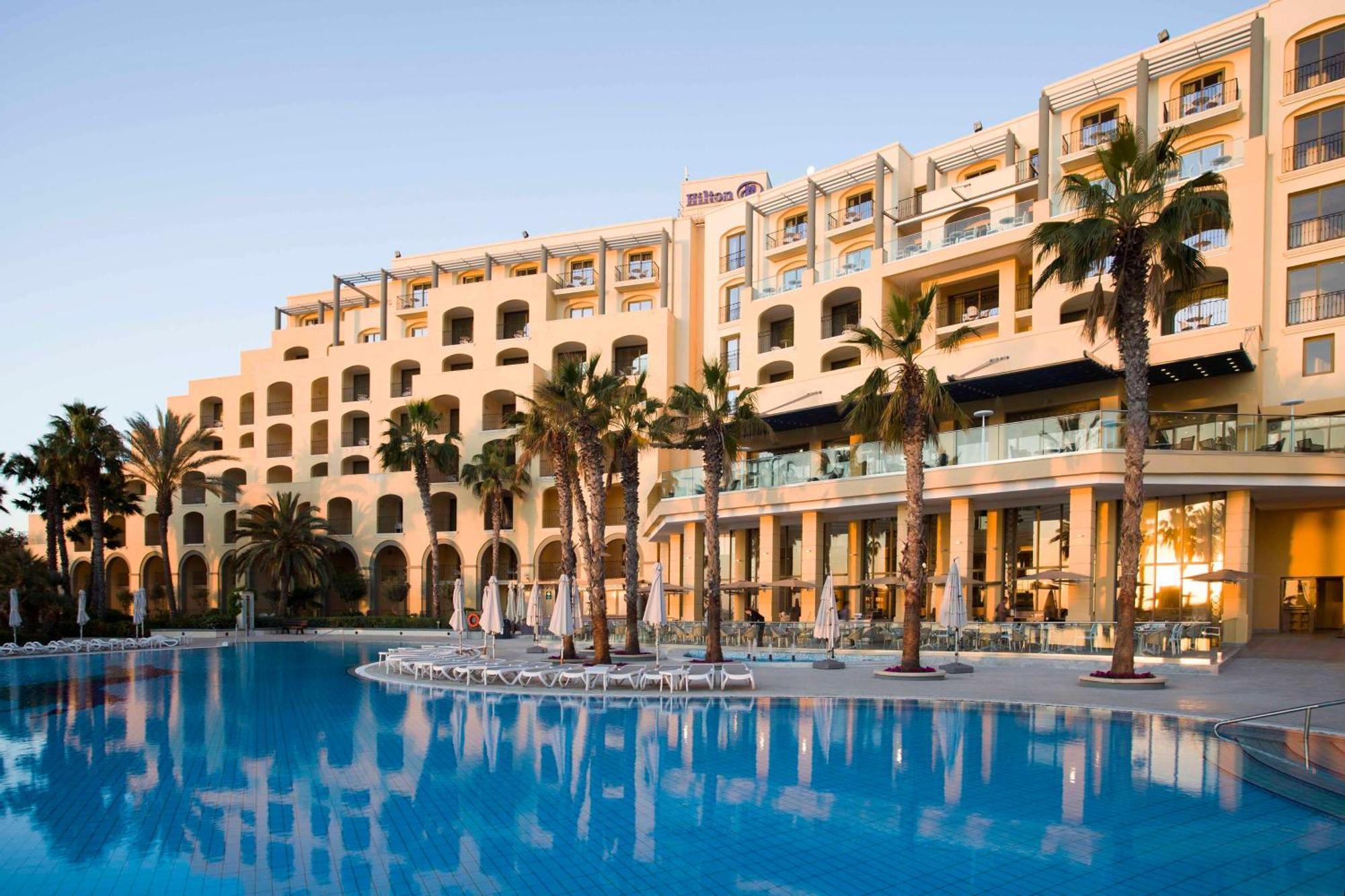 מלון Saint Julian's Hilton Malta מראה חיצוני תמונה